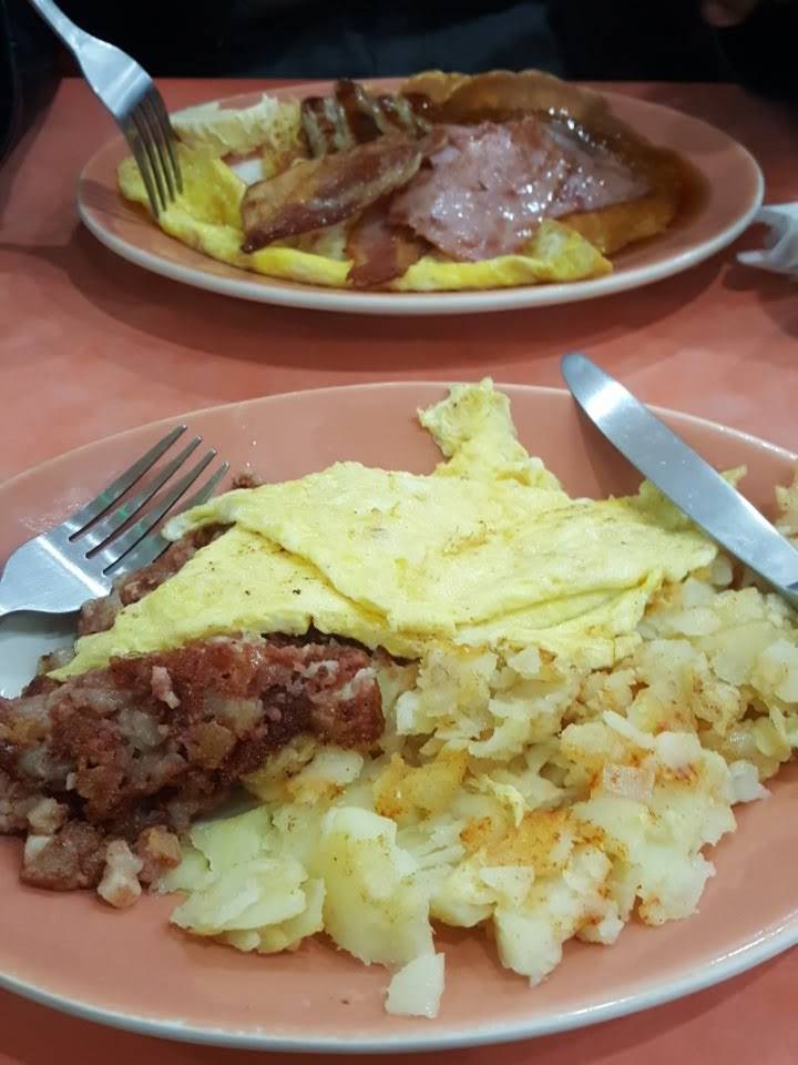 Victors Coffee Shop | restaurant | 12512 Rockaway Blvd, South Ozone Park, NY 11420, USA | 7188459111 OR +1 718-845-9111