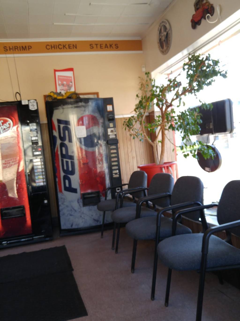 Golden Chicken | meal delivery | 8901 W Greenfield Ave, Milwaukee, WI 53214, USA | 4144769920 OR +1 414-476-9920