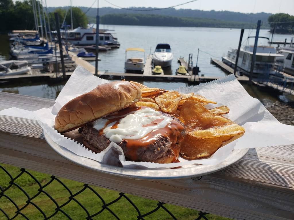 Yardarm Riverfront Bar & Grill | restaurant | 1201 Shiras Ave Ext, Dubuque, IA 52001, USA | 5635823653 OR +1 563-582-3653