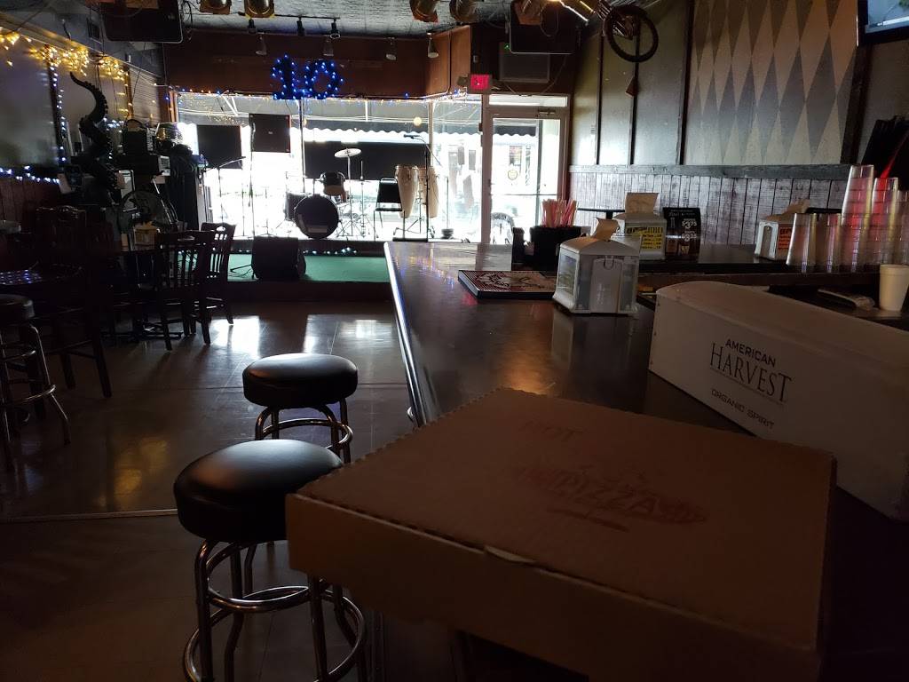 Buddes Pizza & Spirits | restaurant | 425 E Main St, Galesburg, IL 61401, USA | 3093433502 OR +1 309-343-3502