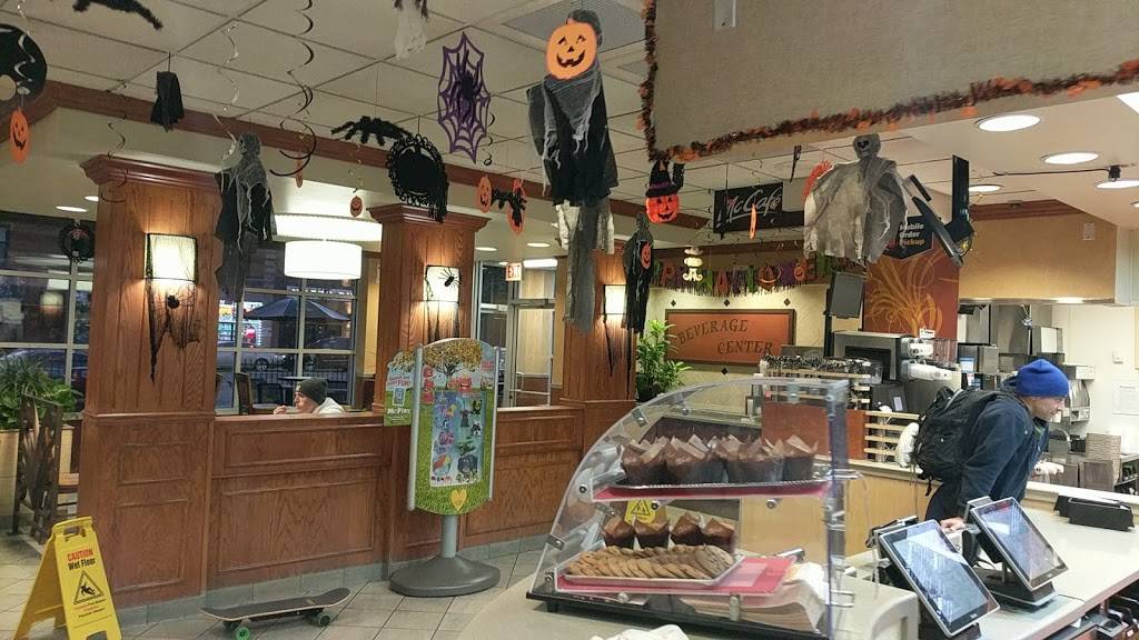 McDonalds | cafe | 6231 N Broadway, Chicago, IL 60660, USA | 7737431316 OR +1 773-743-1316