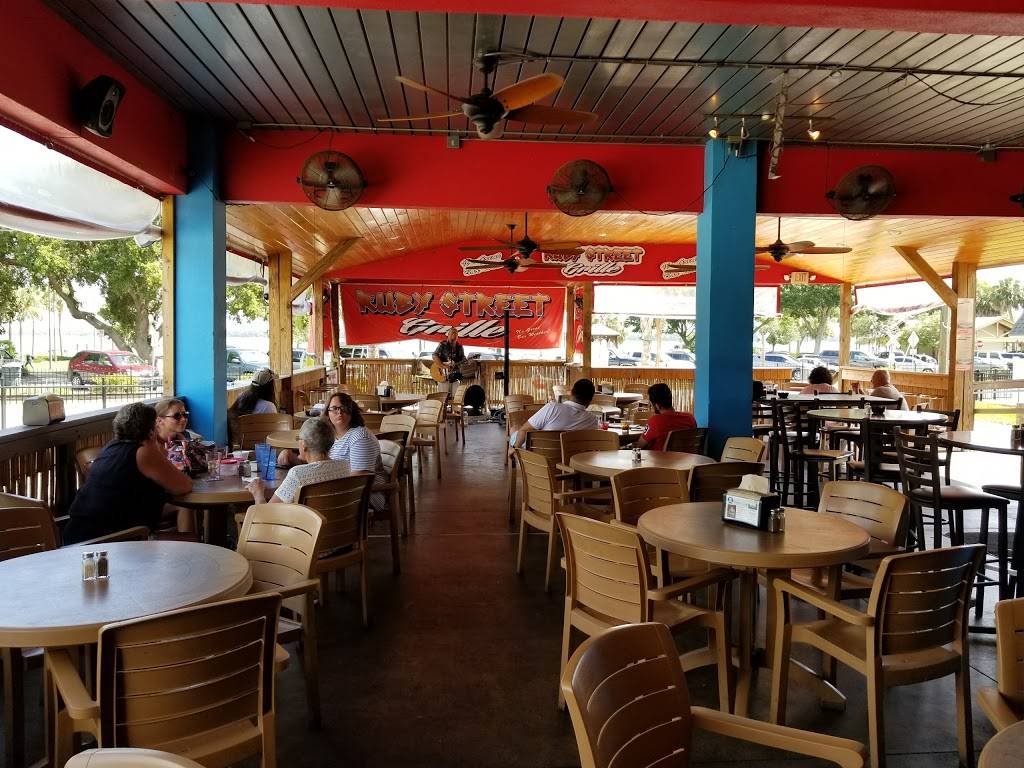 Ruby Street Grille | restaurant | 221 E Ruby St, Tavares, FL 32778, USA | 3527427829 OR +1 352-742-7829