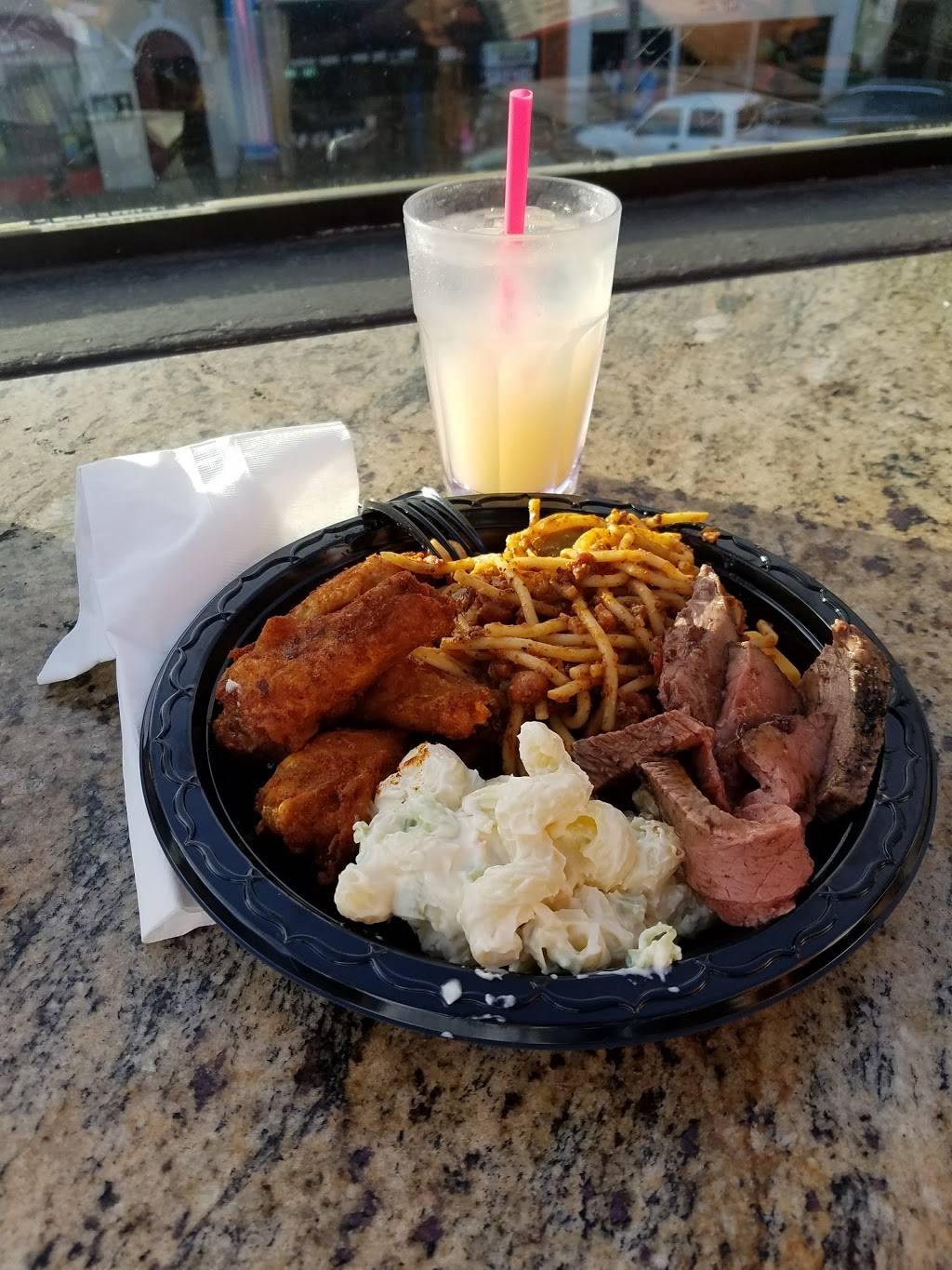 Hurricanes Bar & Grill | restaurant | 200 Main St #201, Huntington Beach, CA 92648, USA | 7143740500 OR +1 714-374-0500