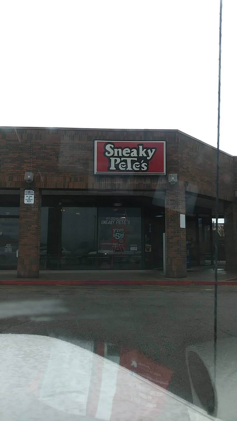 Sneaky Petes Hot Dogs | restaurant | 7070 Aaron Aronov Dr, Fairfield, AL 35064, USA | 2057867524 OR +1 205-786-7524