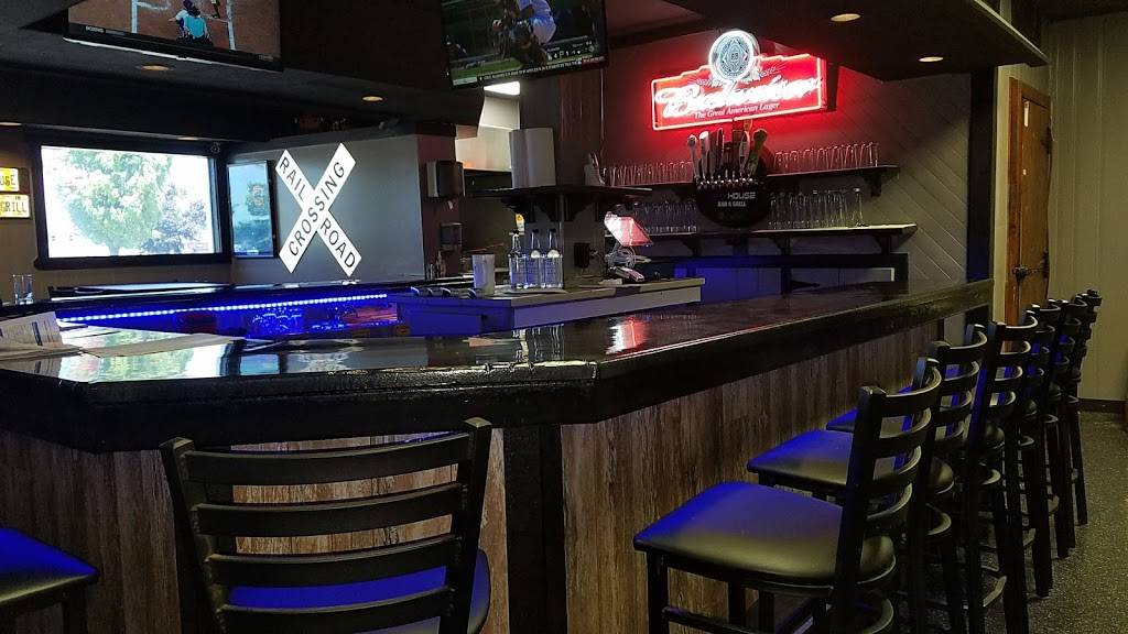 Rail House Bar & Grill | restaurant | 415 Railroad Ave, Round Lake, IL 60073, USA | 8478867245 OR +1 847-886-7245