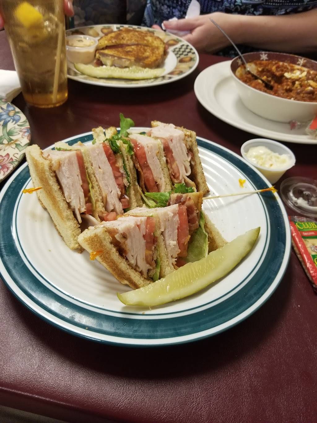 Southern Sisters Cafe | restaurant | 2242 Sarno Rd, Melbourne, FL 32935, USA | 3217753442 OR +1 321-775-3442