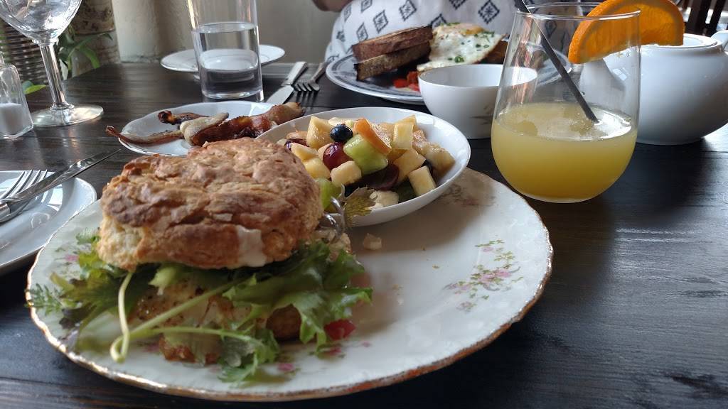 The Table | restaurant | 21 E 5th Ave #101, Columbus, OH 43201, USA | 6142914555 OR +1 614-291-4555