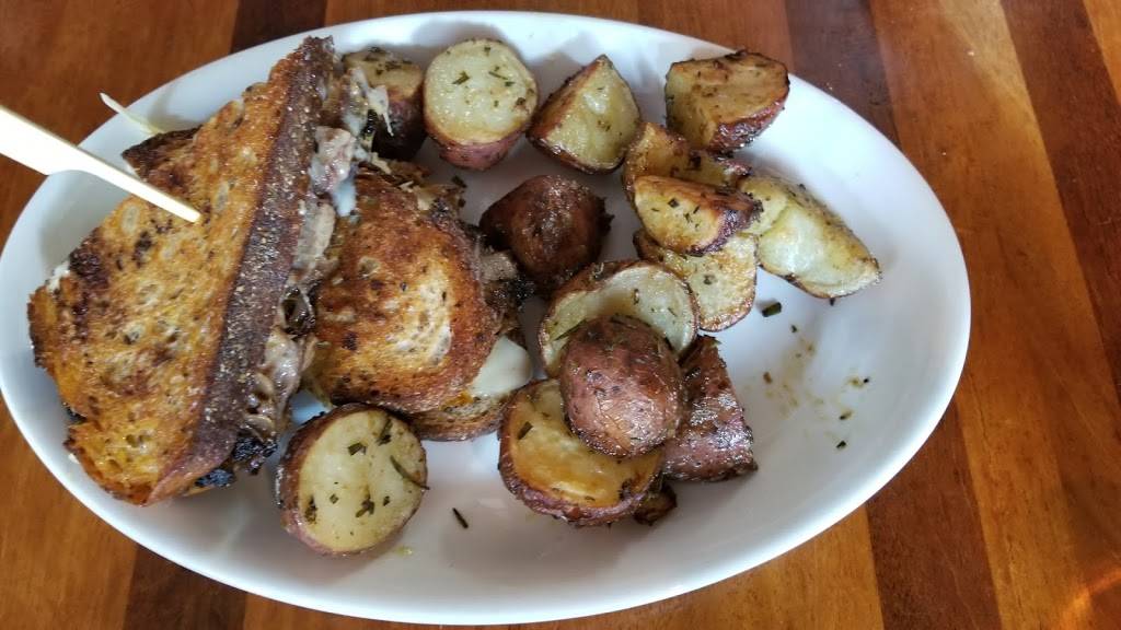 Corner Tavern | restaurant | 421 Marlborough St, Boston, MA 02115, USA | 6172625555 OR +1 617-262-5555