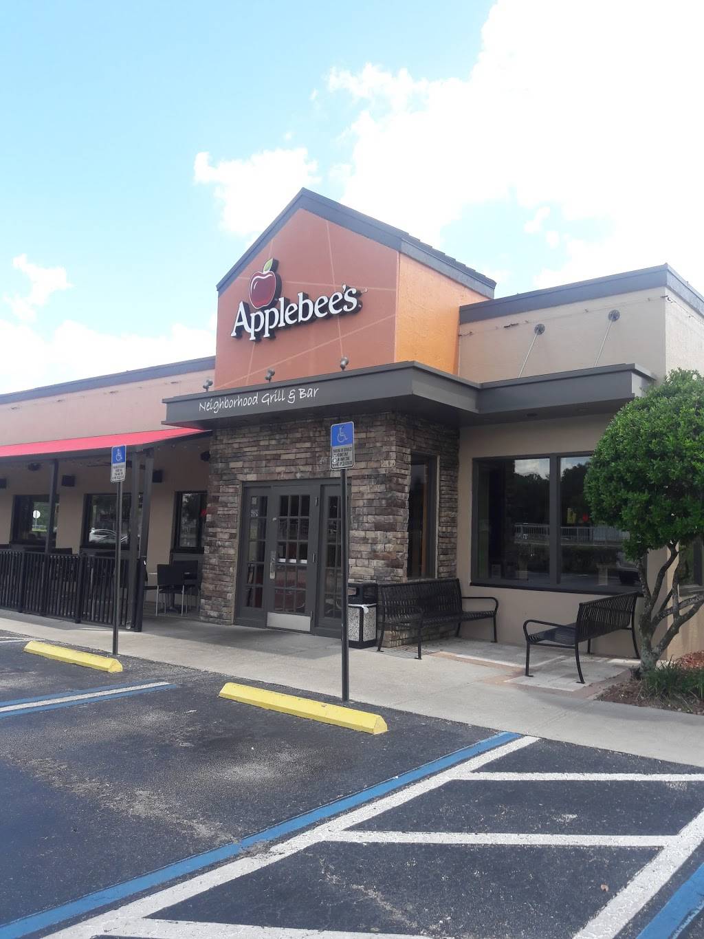 Applebees Grill + Bar | restaurant | 28422 FL-54, Wesley Chapel, FL 33543, USA | 8139946444 OR +1 813-994-6444