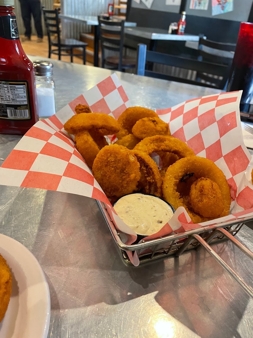 Lucky Bull Grill | restaurant | 220 W Fox St, Carlsbad, NM 88220, USA | 5757255444 OR +1 575-725-5444