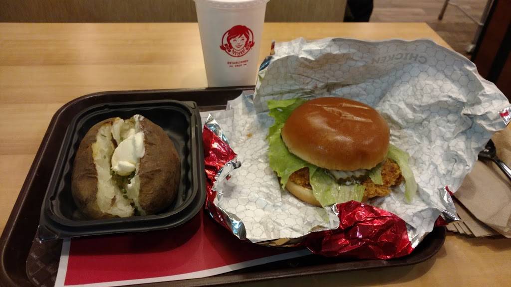 Wendys | restaurant | 7680 Peña Blvd, Denver, CO 80249, USA | 3033426899 OR +1 303-342-6899