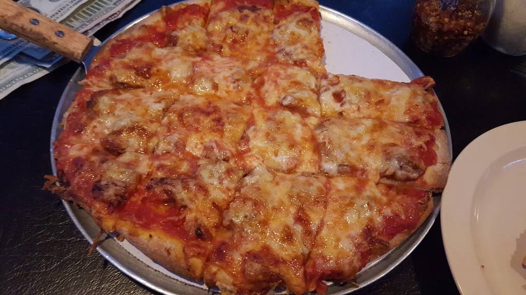 Puccis Restaurant & Pizzeria | restaurant | 10063 S Ewing Ave, Chicago, IL 60617, USA | 7733757539 OR +1 773-375-7539