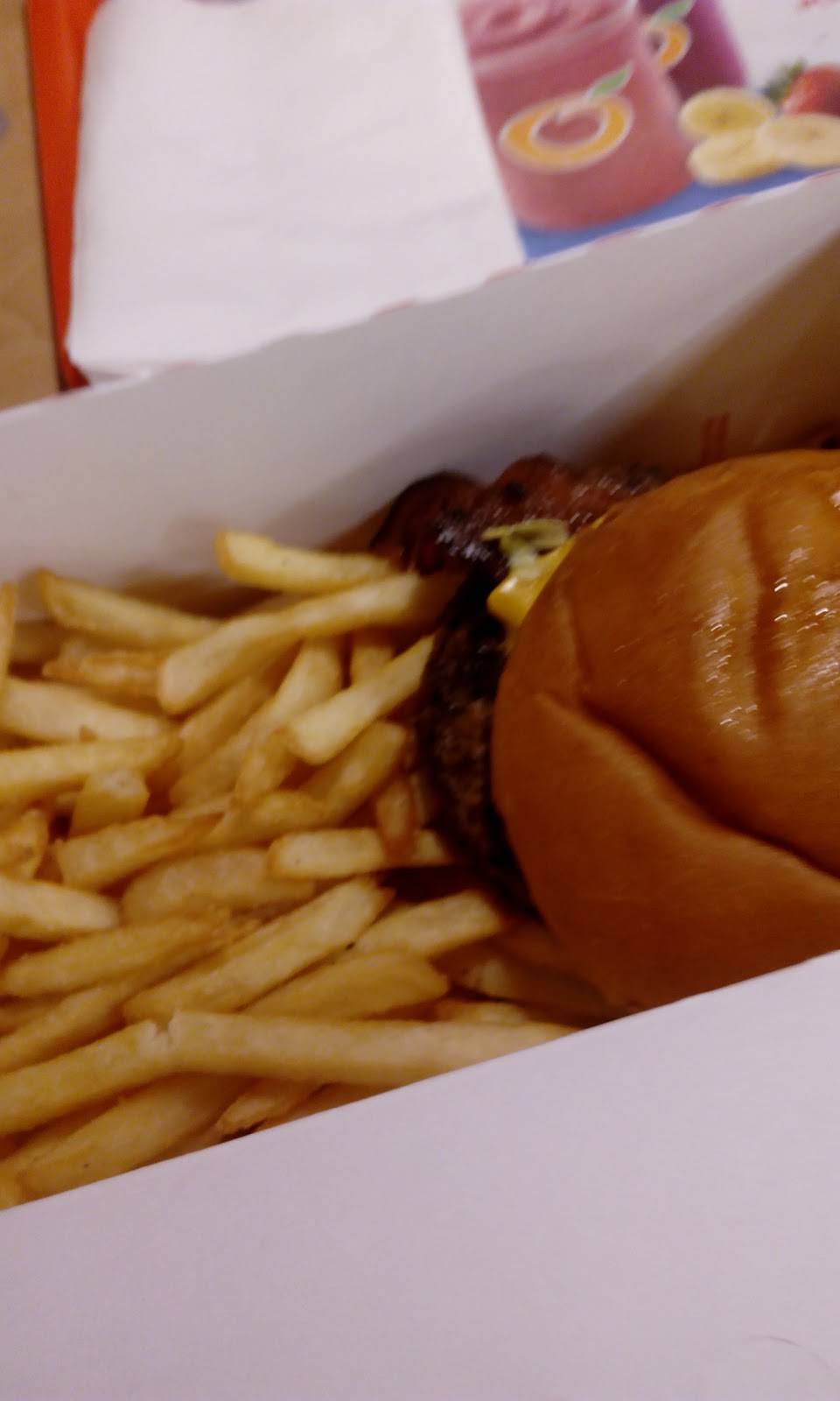 Dairy Queen Grill & Chill | restaurant | 421 S Main St, River Falls, WI 54022, USA | 7154259917 OR +1 715-425-9917