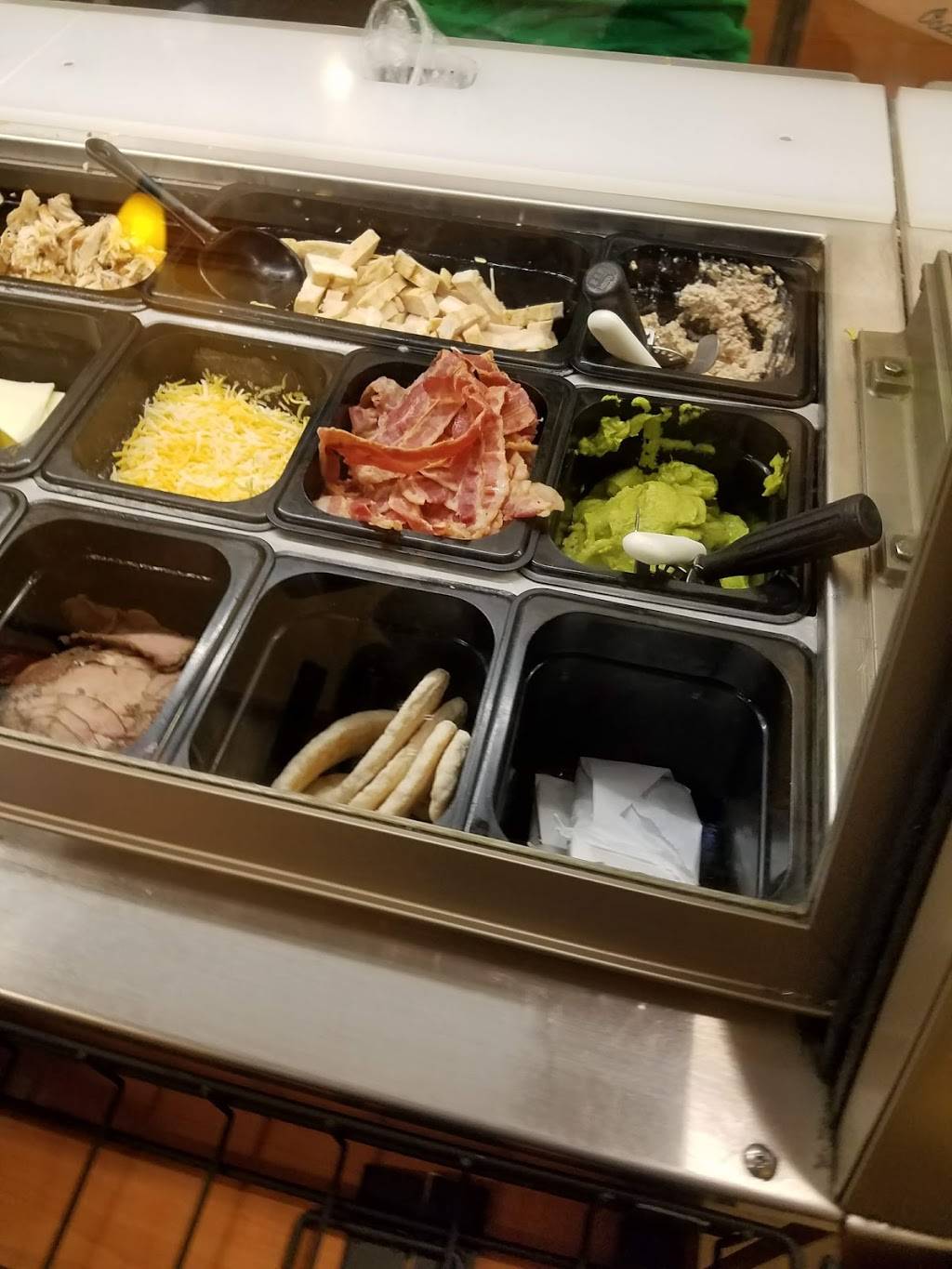 Subway Restaurants | restaurant | 333 W North Ave, Chicago, IL 60610, USA | 3129440661 OR +1 312-944-0661