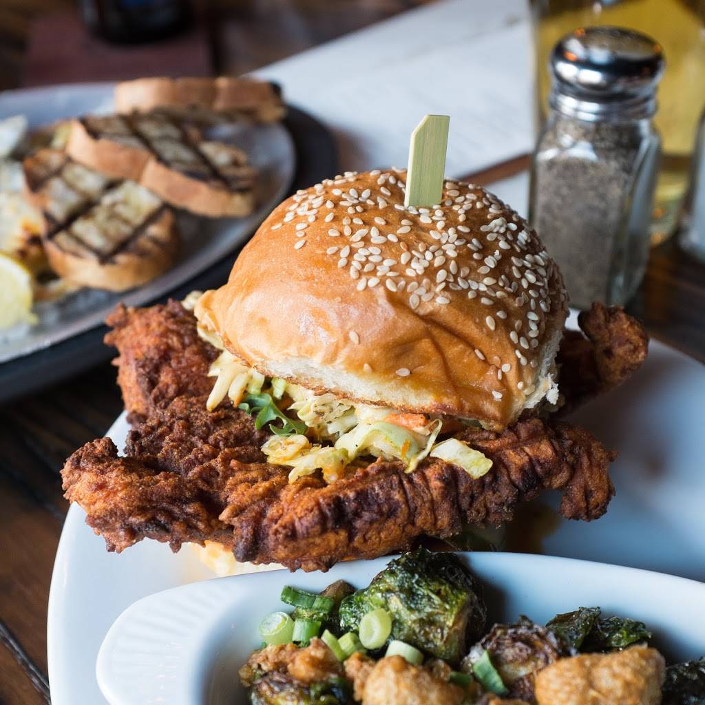 Blind Tiger Pub | restaurant | 36-38 Broad St, Charleston, SC 29403, USA | 8438726700 OR +1 843-872-6700