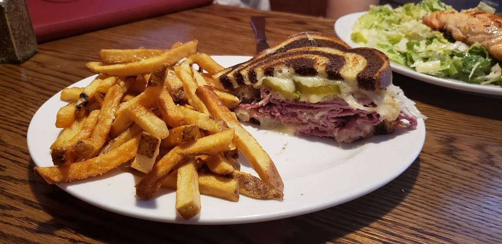 Common Ground Bar & Grill | restaurant | 319 Broadway, Arlington, MA 02474, USA | 7817280060 OR +1 781-728-0060