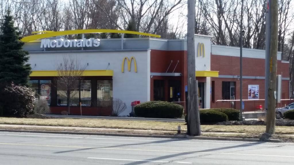 McDonalds | cafe | 15 S Main St, US-44, Winsted, CT 06098, USA | 8603796904 OR +1 860-379-6904