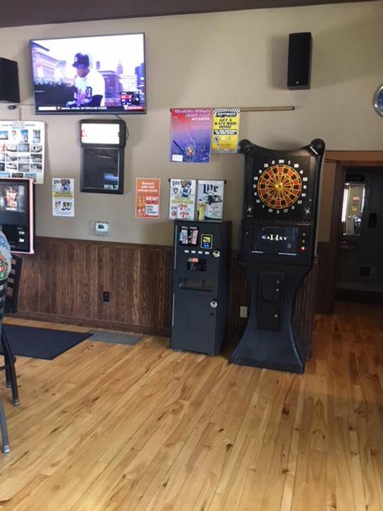 Lyons Den | restaurant | 760 W 6th Ave, Oshkosh, WI 54902, USA | 9206519630 OR +1 920-651-9630