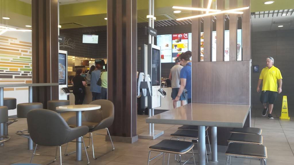 McDonalds | cafe | 12311 Main St N, Jacksonville, FL 32218, USA | 9044230577 OR +1 904-423-0577
