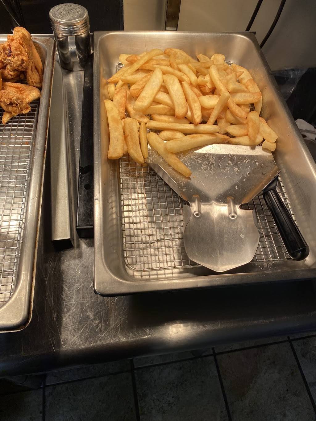 Pams Ribs and Thangs | restaurant | 610 S Broadway, Green Bay, WI 54303, USA | 9207705020 OR +1 920-770-5020