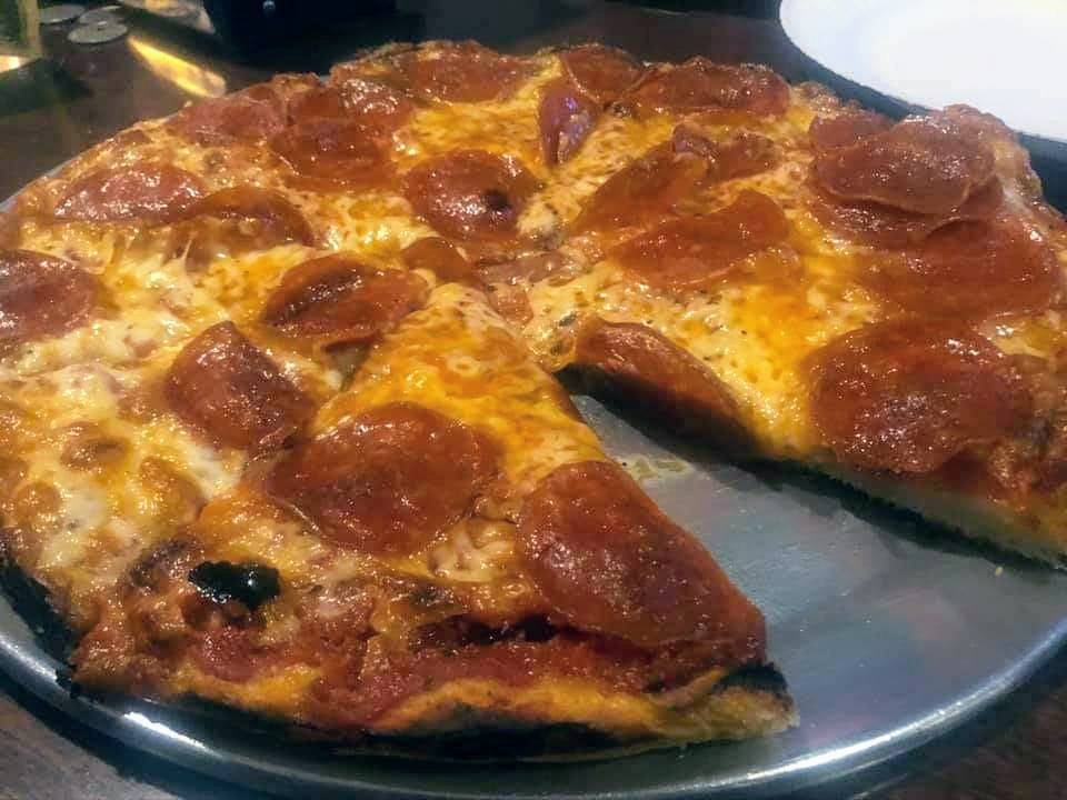 Hoeys Pizza | restaurant | 9 Amvets Ln, Randolph, MA 02368, USA | 7819637171 OR +1 781-963-7171