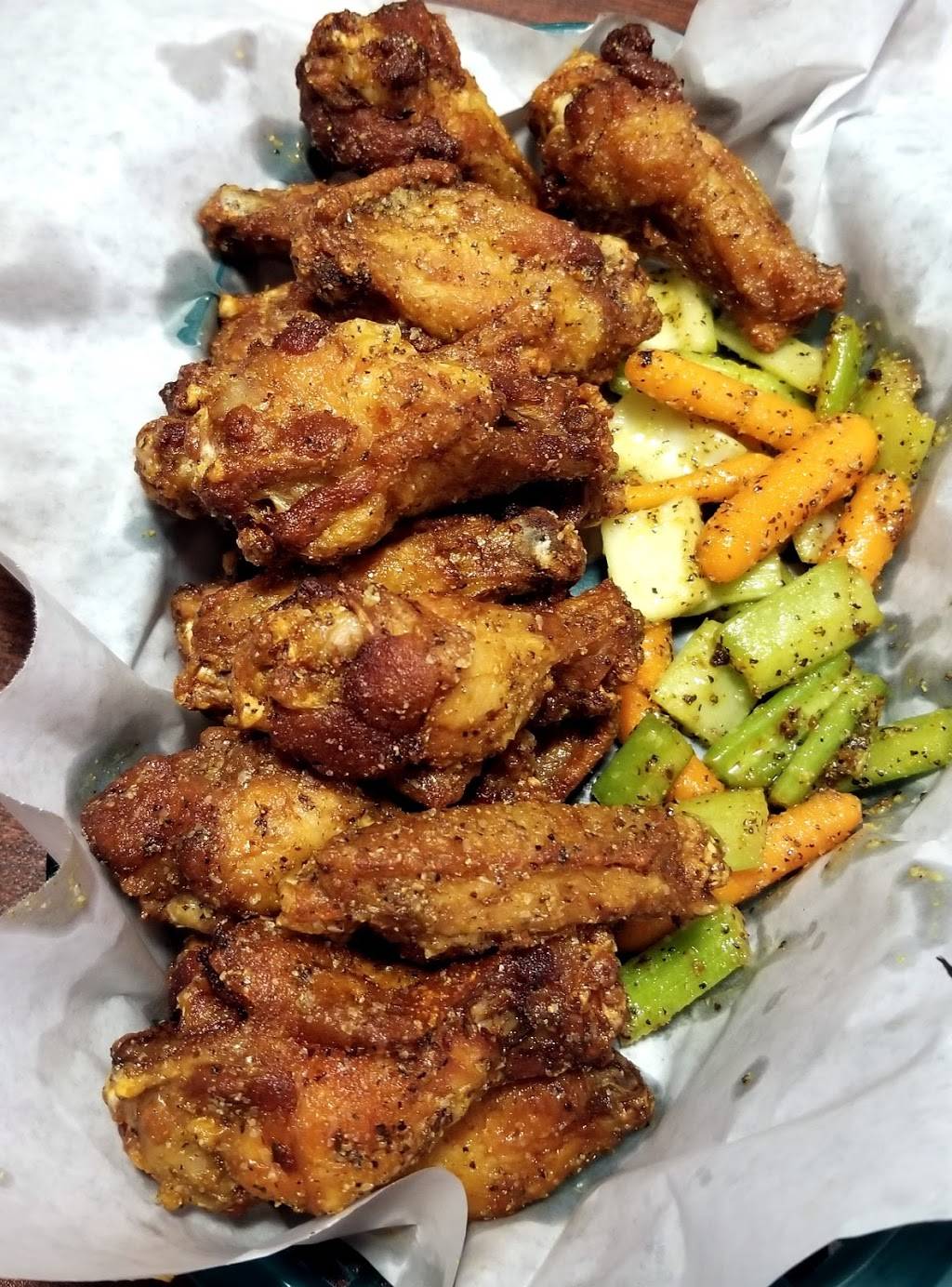 Hackett Hot Wings | restaurant | 520 S Main St, Joplin, MO 64801, USA | 4176251333 OR +1 417-625-1333