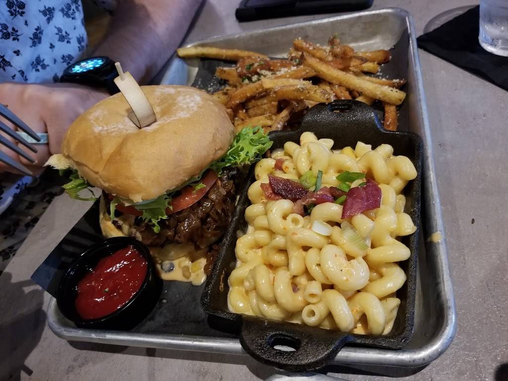 Graze Burgers | restaurant | 125 Bruce St, Sevierville, TN 37862, USA | 8653663775 OR +1 865-366-3775