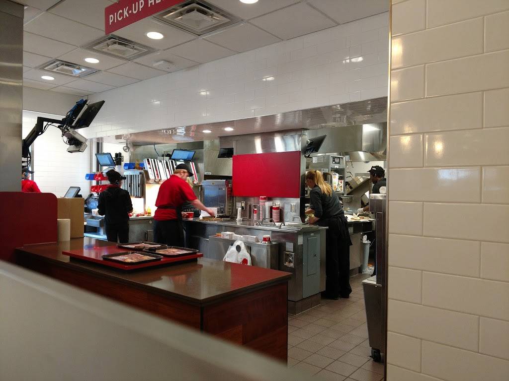 Wendys | restaurant | 1852 42nd St NE, Cedar Rapids, IA 52402, USA | 3193931619 OR +1 319-393-1619