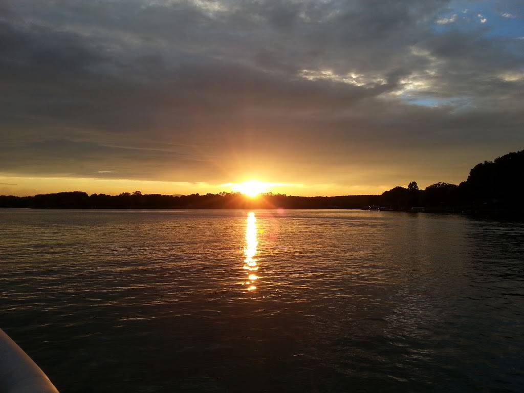 Bowens Landing | restaurant | 8681 SC-9, Inman, SC 29349, USA | 8645921300 OR +1 864-592-1300