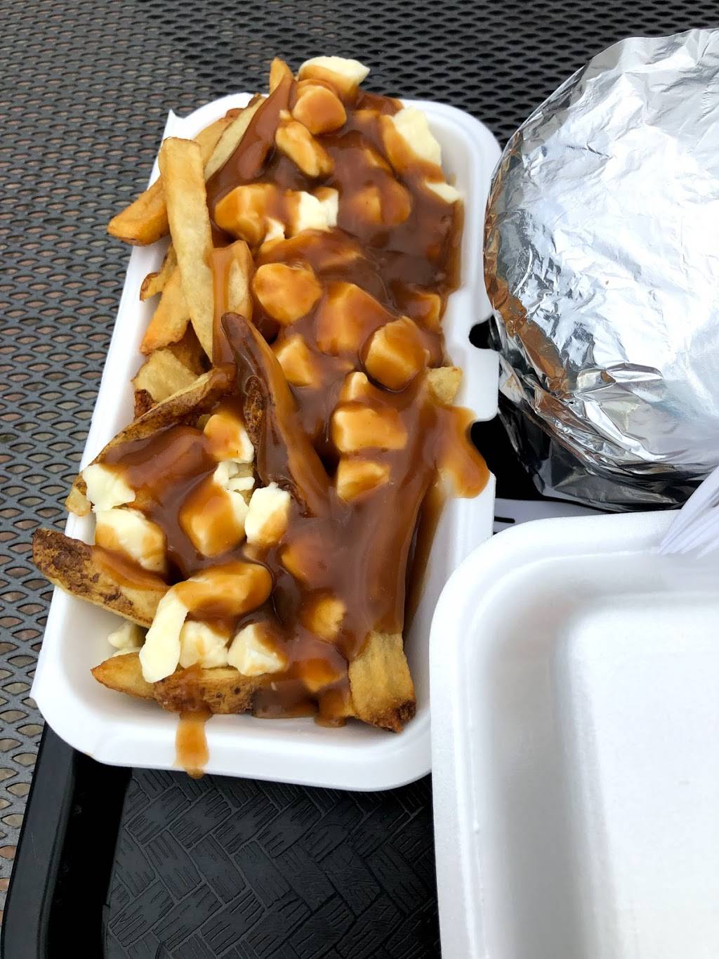 Burgers & Shakes Inc | restaurant | 5510 Limebank Rd, Gloucester, ON K1X 1C3, Canada | 6138224454 OR +1 613-822-4454