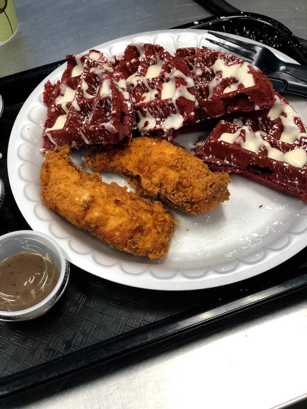 Mumbles Chicken & Waffles | restaurant | 3118 Main St, Buffalo, NY 14214, USA | 7162538091 OR +1 716-253-8091