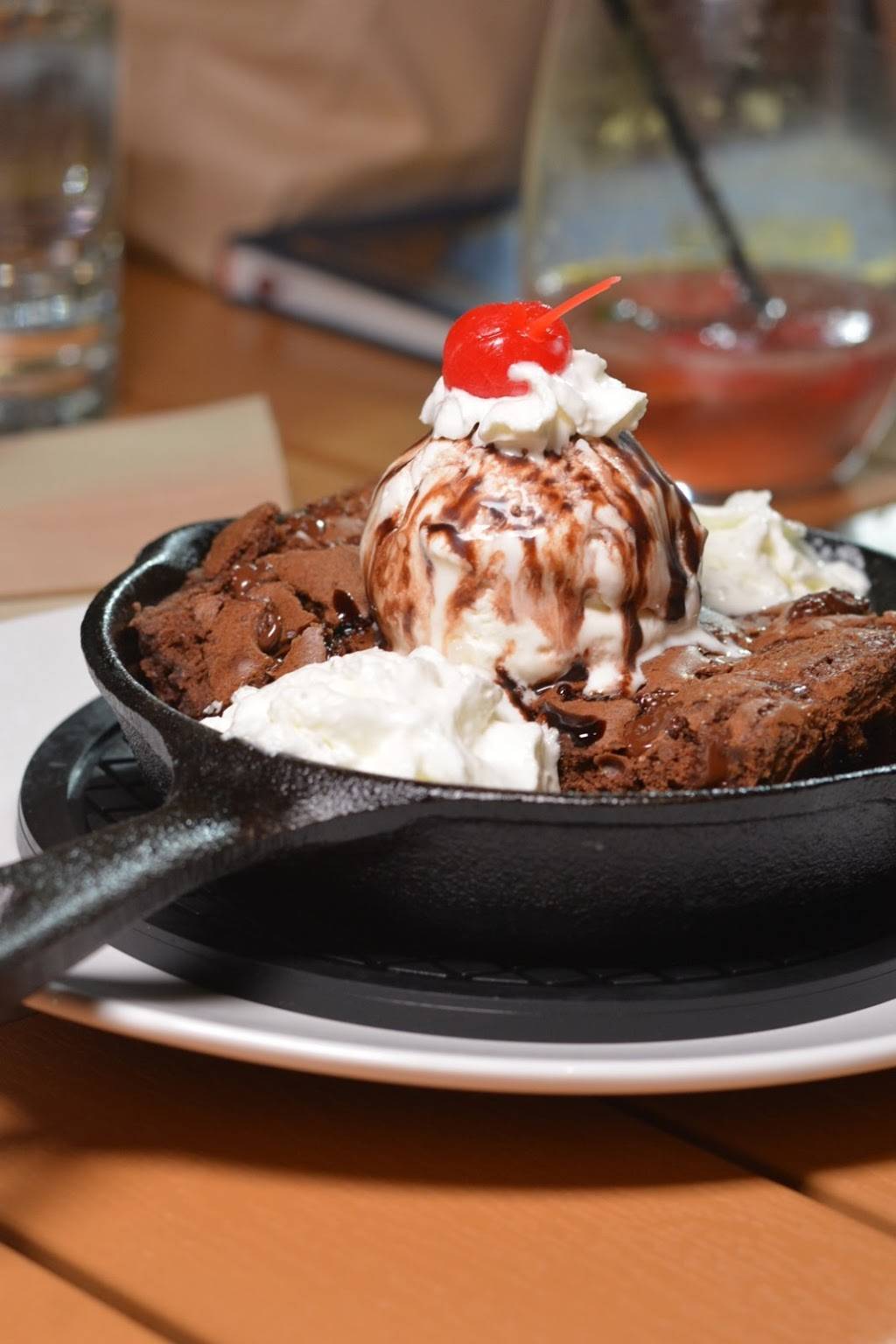 Boca Oyster Bar | restaurant | 10 E Main St, Bridgeport, CT 06608, USA | 2036124848 OR +1 203-612-4848