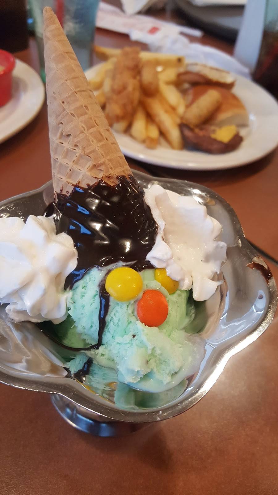 Friendlys | restaurant | 455 Walling Ave, Wantage, NJ 07461, USA | 9737029009 OR +1 973-702-9009