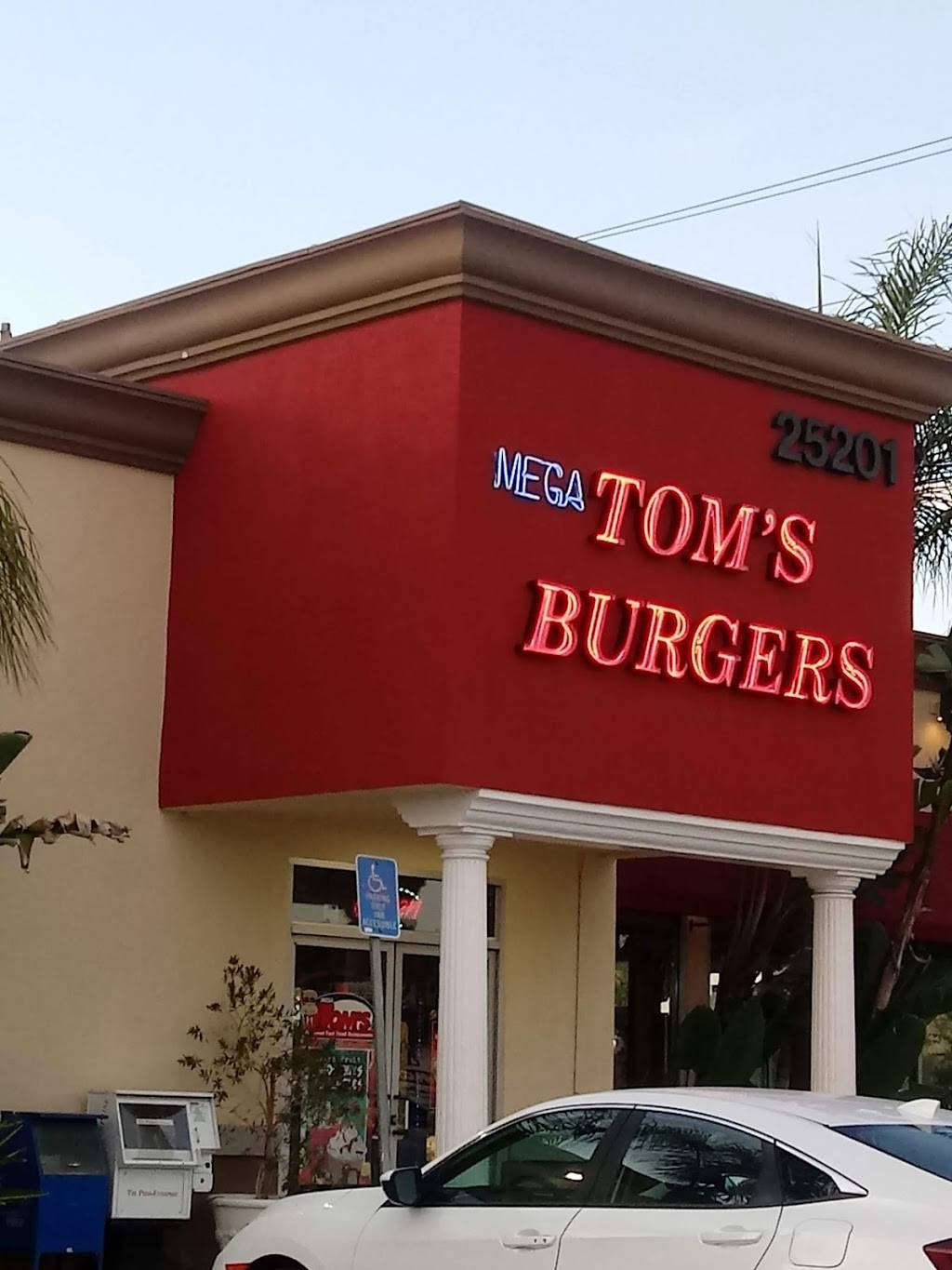 Mega Toms Burgers | restaurant | 25201 Madison Ave, Murrieta, CA 92562, USA | 9516989976 OR +1 951-698-9976