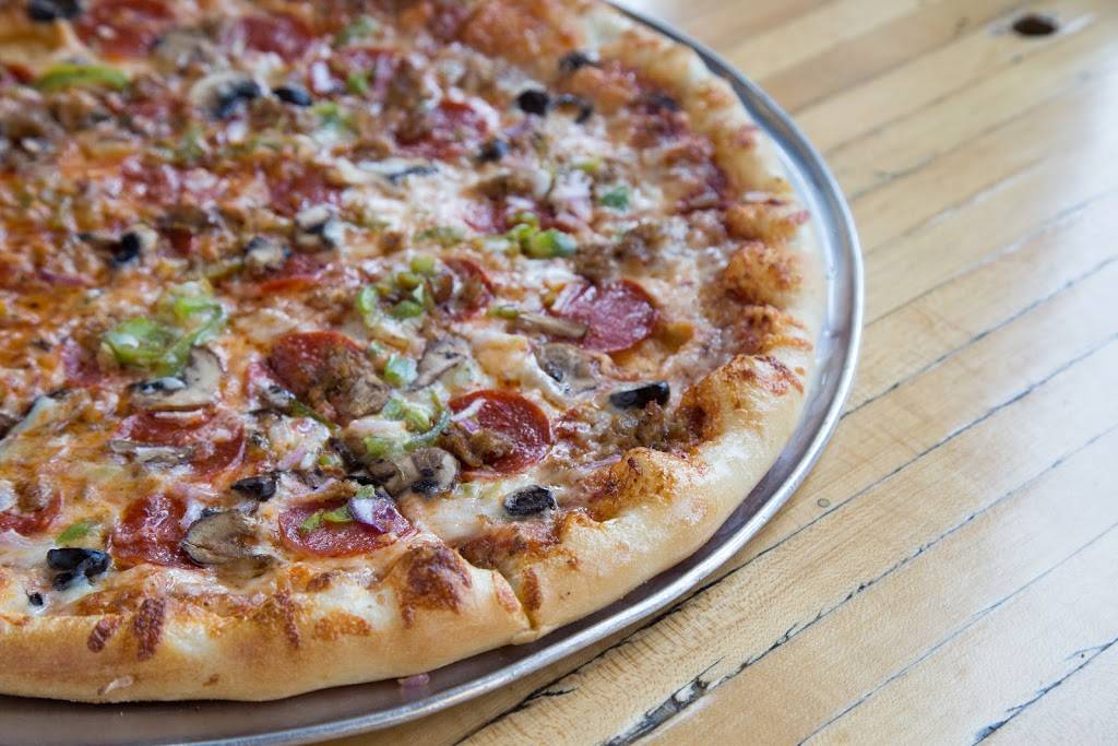 Grinders Stonewall | restaurant | 10240 Pflumm Rd, Lenexa, KS 66215, USA | 9138882000 OR +1 913-888-2000