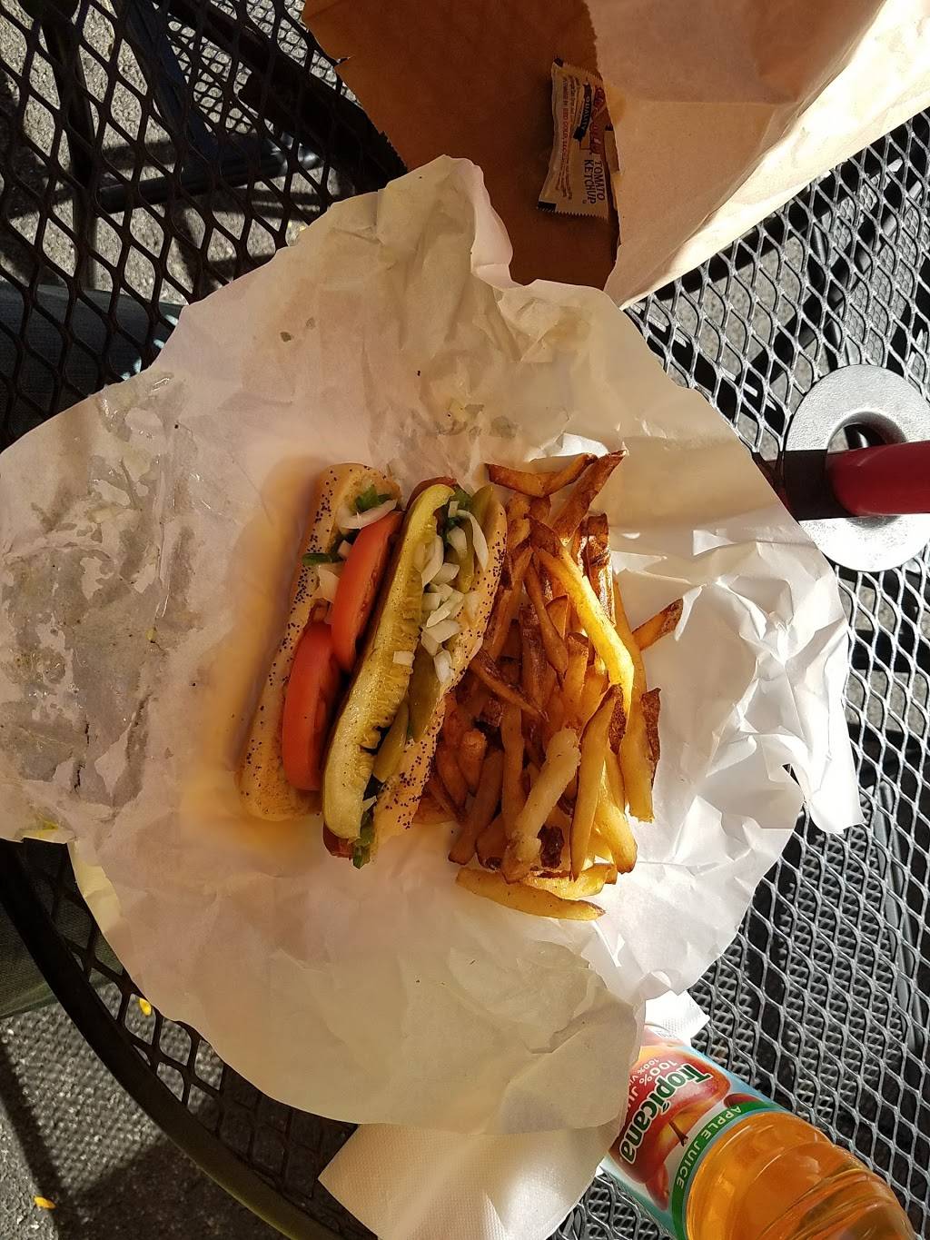 Vienna Hot Dog Stand | meal takeaway | 2345 W Armitage Ave, Chicago, IL 60647, USA | 7736665444 OR +1 773-666-5444