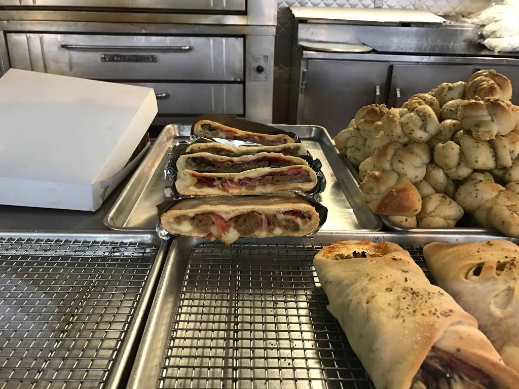 Delfinos Pizza | restaurant | 1131 Washington Ave, St. Louis, MO 63101, USA | 3142609094 OR +1 314-260-9094