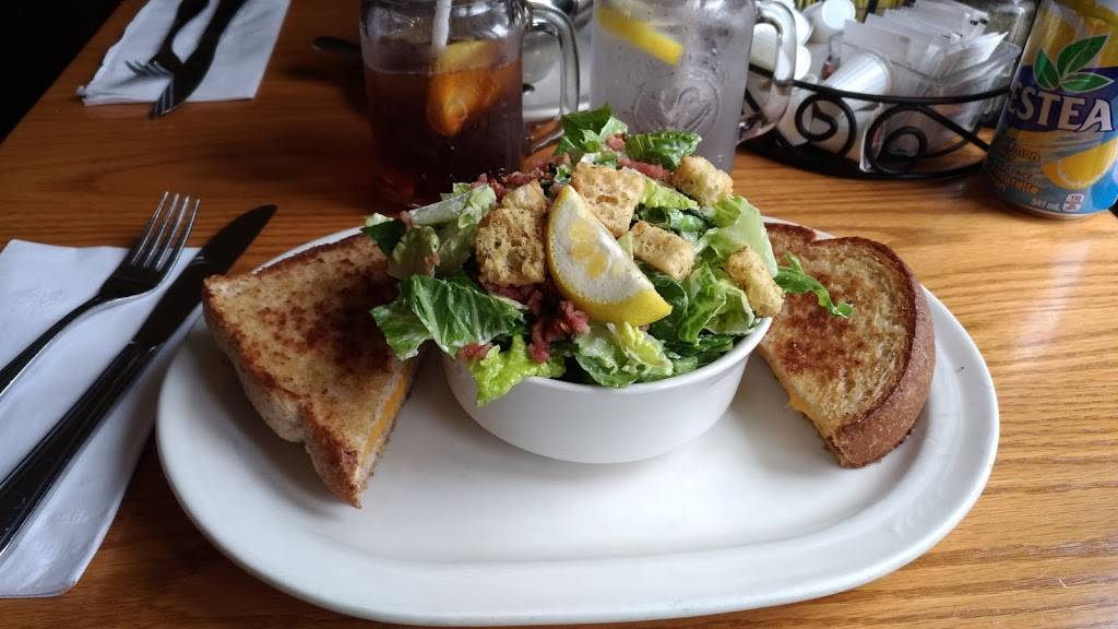 Schmidtsville Restaurant | restaurant | 3685 Nafziger Rd, Wellesley, ON N0B 2T0, Canada | 5196562430 OR +1 519-656-2430