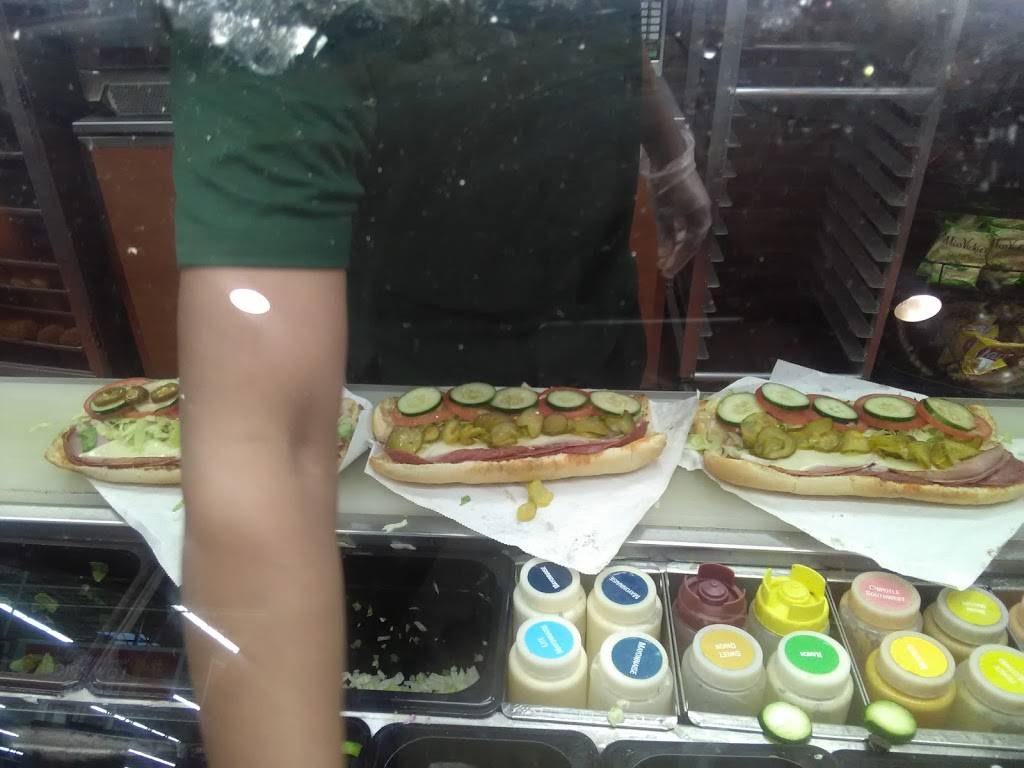 Subway Restaurants | restaurant | 3240 Wilkinson Blvd, Charlotte, NC 28208, USA | 7043938277 OR +1 704-393-8277