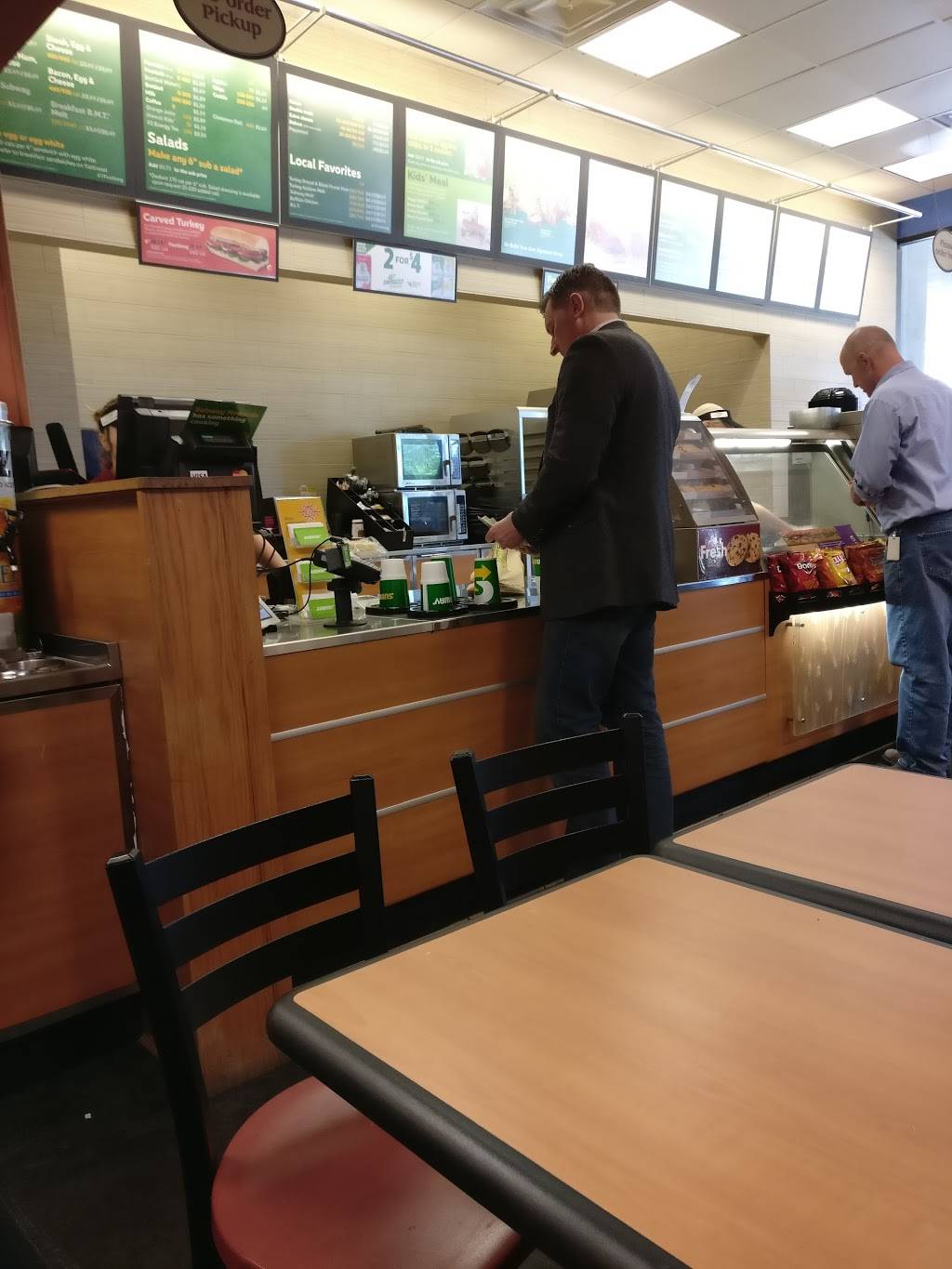 Subway | restaurant | 411 Hamilton Blvd, Peoria, IL 61602, USA | 3094946153 OR +1 309-494-6153