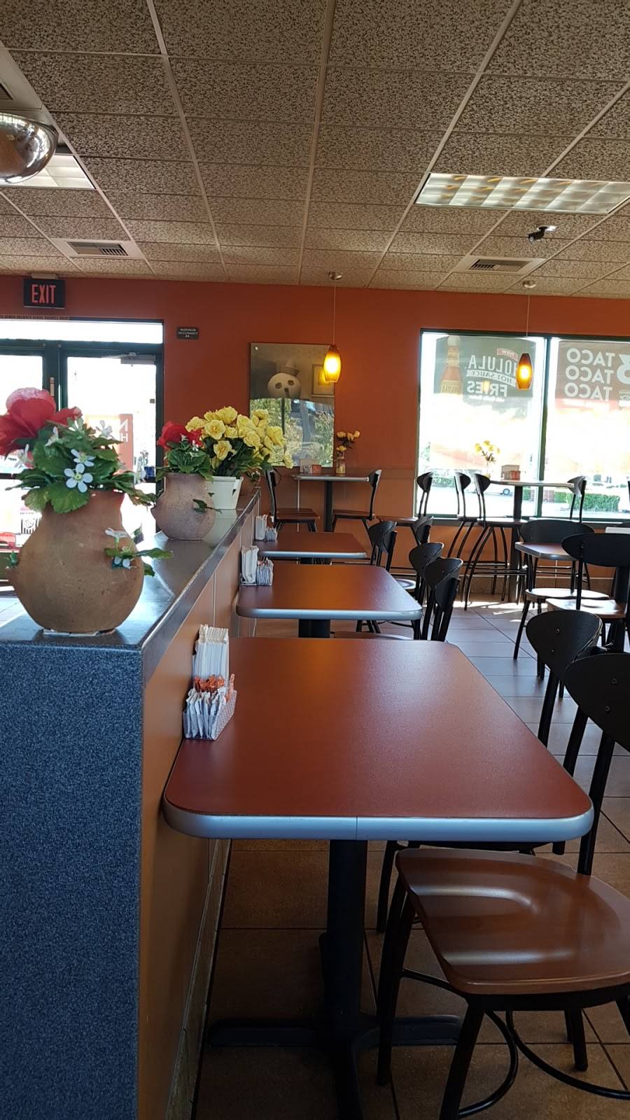 Jack in the Box | restaurant | 220 Nut Tree Pkwy, Vacaville, CA 95687, USA | 7074462366 OR +1 707-446-2366