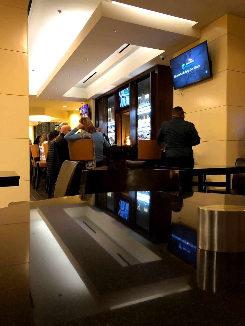 Nox Creek Lounge | restaurant | 3300 Lenox Rd NE, Atlanta, GA 30326, USA | 4042628568 OR +1 404-262-8568