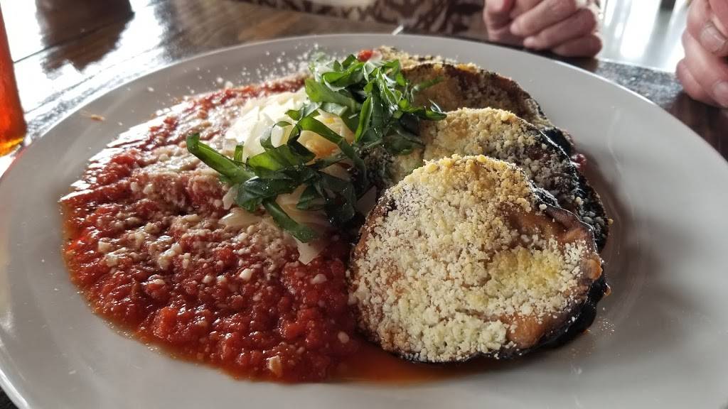 Sugos Spaghetteria | restaurant | 243 Harvard Dr, Edwardsville, IL 62025, USA | 6186594640 OR +1 618-659-4640