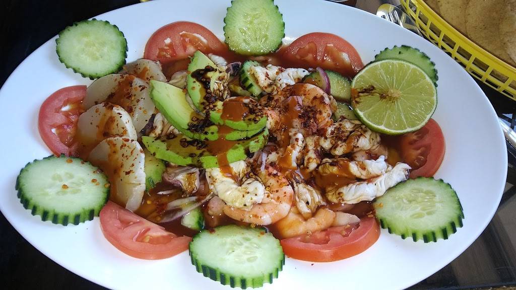 Aguachiles Y Clamatos El Pariente | restaurant | 395 Patterson St, Ogden, UT 84401, USA | 3854053659 OR +1 385-405-3659