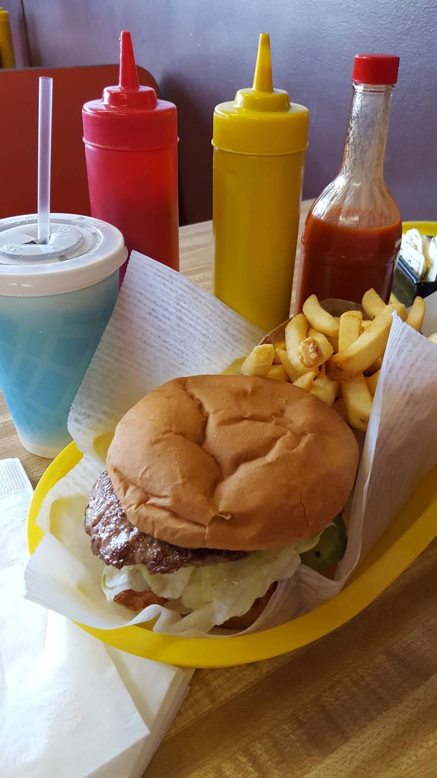 Howards Famous Bacon and Avocado Burgers | restaurant | 11127 Venice Blvd # 7, Los Angeles, CA 90034, USA | 3108389111 OR +1 310-838-9111