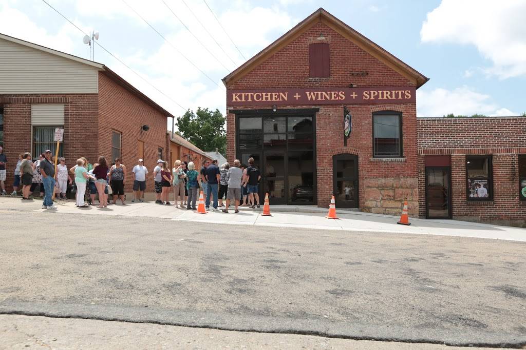 Minhas Kitchen And Winery | restaurant | 1404 13th St, Monroe, WI 53566, USA | 6083285555 OR +1 608-328-5555