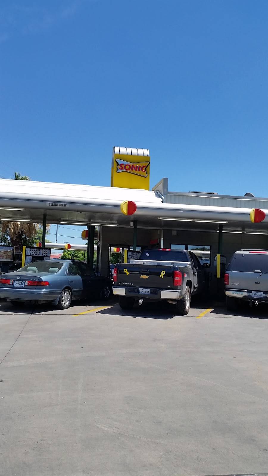 Sonic Drive-In | restaurant | 861 TX-337 Loop, New Braunfels, TX 78130, USA | 8306295544 OR +1 830-629-5544