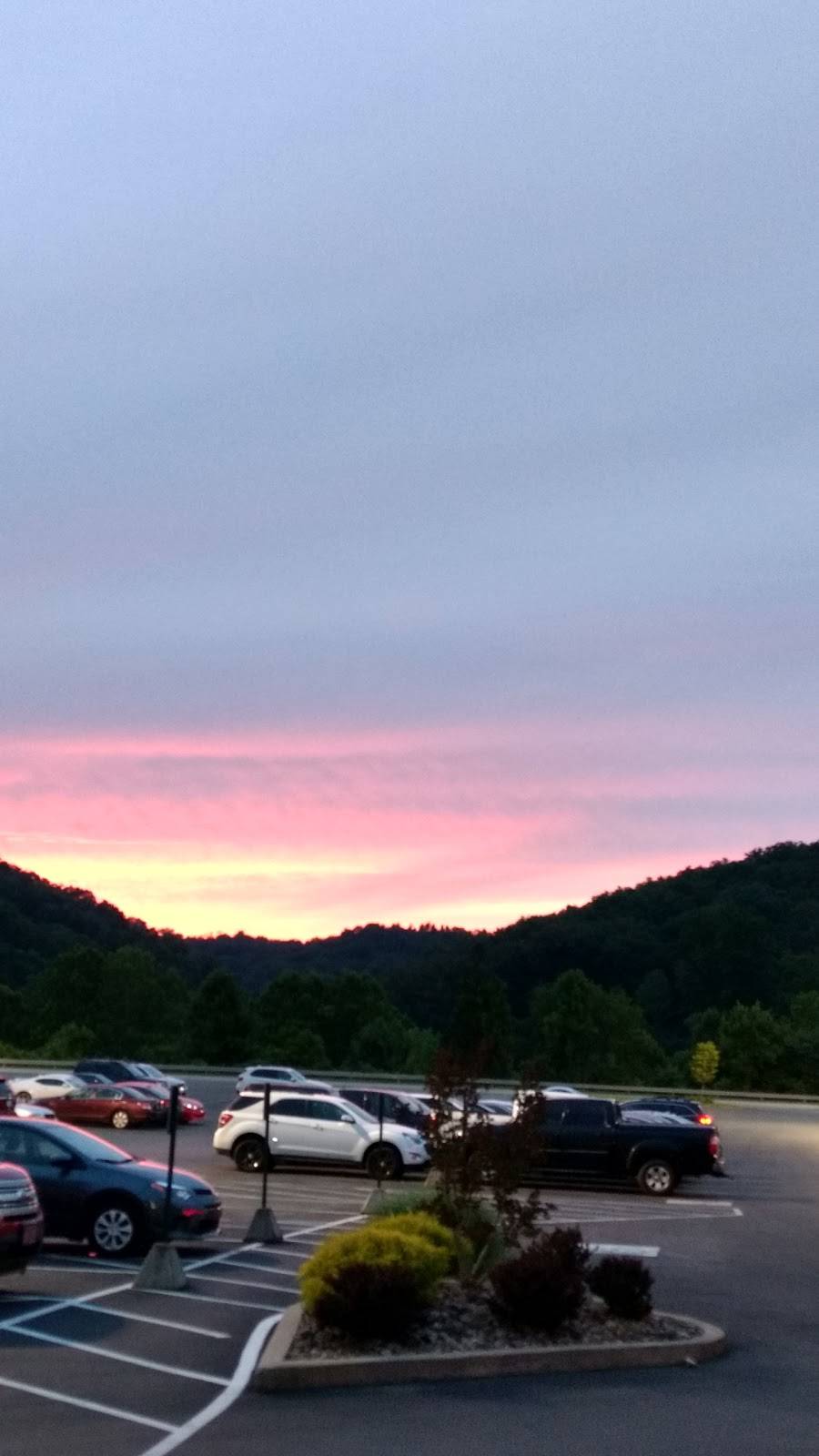 Cinemark Huntington Mall | meal takeaway | 500 E Mall Rd Suite 700, Barboursville, WV 25504, USA | 3047333984 OR +1 304-733-3984