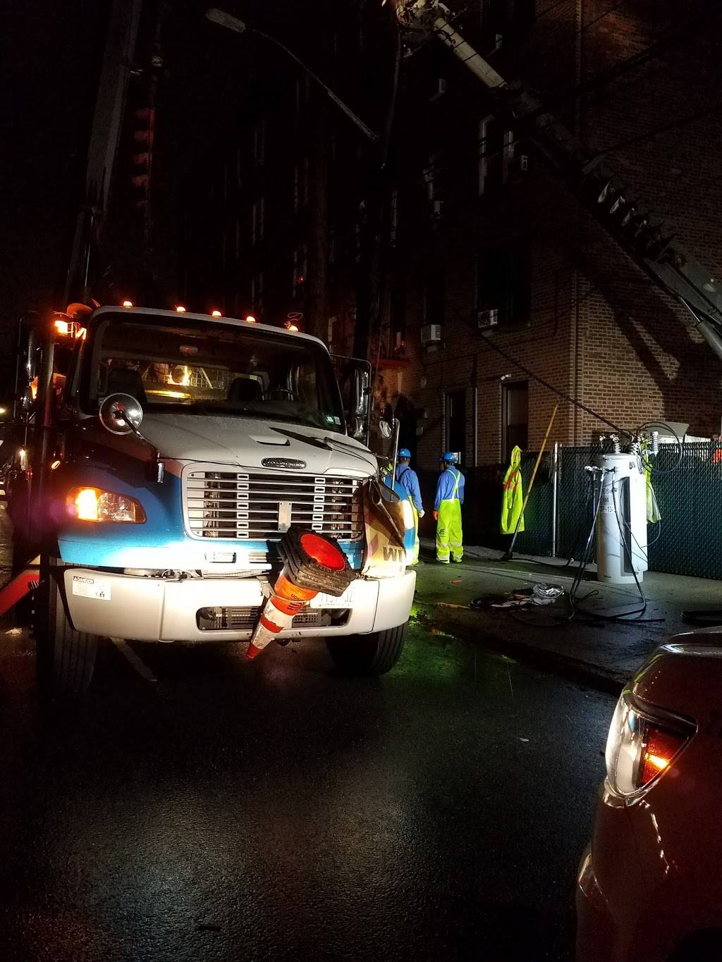 Hideout Tavern | restaurant | 143 E 233rd St, Bronx, NY 10470, USA | 3472751105 OR +1 347-275-1105