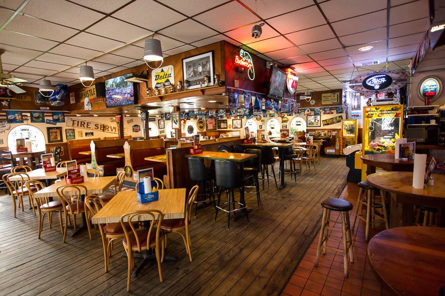 Bucketts Wings & More | restaurant | 6301 South Pointe Blvd, Fort Myers, FL 33919, USA | 2394817311 OR +1 239-481-7311